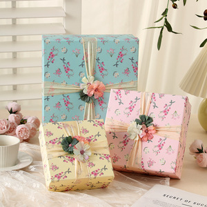 Caja de regalo con tapas superior e inferior, forma cuadrada, diseño floral, caja de regalo para niñas, empaque para perfume, caja vacía - Product Image 1