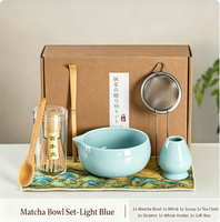 Ensemble complet de thé matcha japonais Wisteria, ensemble cadeau classique minimaliste avec bol en céramique à bec verseur et fouet en bambou Chasen