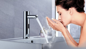 Thông minh hiện đại Thiết kế tự động Vòi cảm ứng lỗ duy nhất núi nước van gốm cho nước nóng lạnh pha chế - Product Image 3