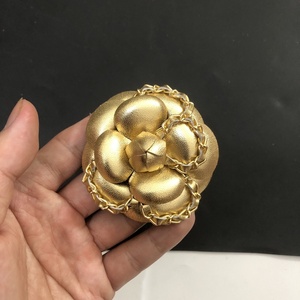 6.8cm High-End Styling Multi-<span class=keywords><strong>Color</strong></span> carneiro Camélia Broche Pequeno Perfumado Flor Pinos Liga Cadeia Chapeamento Broches de moda - Product Image 3