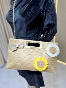 Borsa Tote Artigianale 2026: Borsa Donna Lavorata a Mano all'Uncinetto, Borsa da Spiaggia Estiva in Paglia, Borsa a Spalla Capiente, Borsa a Mano in Rattan con Fiori - Product Image 3