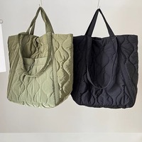 Sac fourre-tout matelassé grande capacité tendance en nylon souple, sac à bandoulière portable pour le travail, l'école et le quotidien
