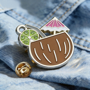 Vente en gros de souvenirs personnalisés avec logo : autocollants pour téléphone, aimants de réfrigérateur, broches en métal (douces ou rigides), badges en émail, épingles de chapeau et épingles de revers - Product Image 1