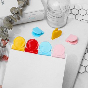 Morsetto tondo in plastica <span class=keywords><strong>Cindy</strong></span> per alimenti in plastica colorata per sigillare il Logo personalizzato per documenti per ufficio morsetti per alimenti Clip per carta - Product Image 4