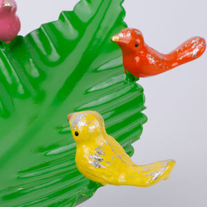 Redeco-Mangeoire à oiseaux en métal coloré en forme de feuille, mangeoire à oiseaux artistique en métal, mangeoire pour animaux, station d'alimentation pour jardin extérieur - Product Image 6