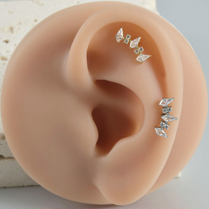 Piercing de nez en titane avec fleur et améthyste sertie, bijou pour femme - Product Image 2