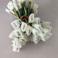 Ensemble de faisceaux de câblage d'équipement personnalisé avec connecteurs électriques multipolaires