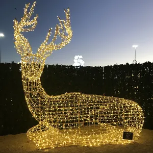 2D圣诞老人驯鹿图案绳灯剪影，用于圣诞草坪外装饰