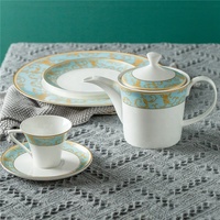 Service de table européen de luxe en porcelaine fine sur mesure de haute qualité pour restaurant, avec incrustations dorées, kit d'ustensiles pour 3 personnes en stock