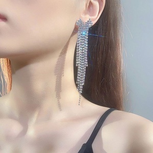Pendientes Largos de Moda para Mujer, Estilo Europeo y Estadounidense, para el Día de San Valentín, con Pedrería Negra y Borla Larga, para Personas Mayores - Product Image 6