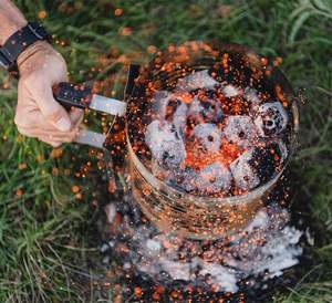 Charbon de bambou 100% naturel Nomad Fire |   10 LBS |   Briquettes de charbon de bois noir |   Longue durée de combustion (4-6 heures) Fabrication mécanique Haute chaleur - Product Image 4