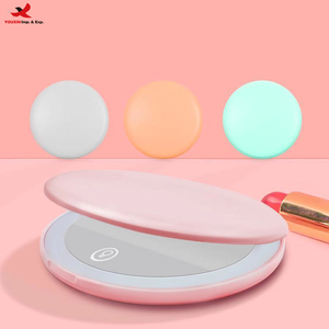Espejos Cosméticos LED Portátiles de Mano al por Mayor, Espejos de Maquillaje de Bolsillo Personalizados con Luces Amplificadoras, Espejos Pequeños GZ RTS, Pedidos Mixtos al por Mayor - Product Image 1