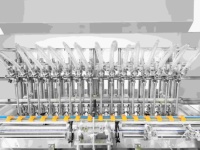 Machine de remplissage linéaire haute précision pour huile moteur, huile de lubrification et bidons