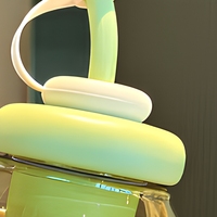 Bouteille d'eau à paille grande capacité avec poignée et compartiment à glaçons, en plastique portable pour usage extérieur