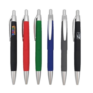 Bolígrafo de plástico personalizado para publicidad promocional, logotipo con revestimiento de goma eco retráctil, bolígrafo de plástico muy popular para hotel - Product Image 1
