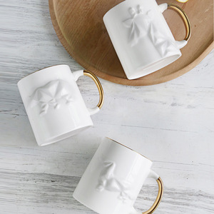 Mug à café en céramique blanche gaufrée de luxe avec poignée plaquée or, mug à thé pour la table de café ou de restaurant - Product Image 1