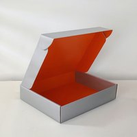 Boîte d'expédition en carton ondulé renforcé, imprimée recto-verso avec logo personnalisé, couleur argent-orangé, à rabat supérieur, en matériaux recyclés
