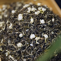 Thé parfumé au jasmin, directement de l'usine, feuilles entières de qualité supérieure, facile à infuser. Soutient la gestion saine du poids, personnalisable.