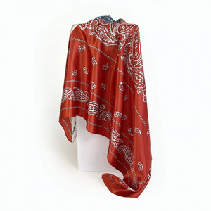 Sciarpa Quadrata Turbante 90 cm in Seta Sintetica Suzhi, Stile Classico Estivo per Donne Musulmane con Motivo Totemico e Abbinamento di Colori - Product Image 6