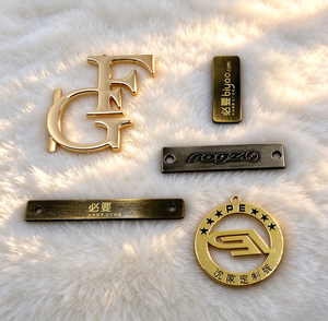 Parche metálico bordado en 3D personalizado, etiqueta de costura con logotipo de marca metálica para accesorios de ropa - Product Image 1