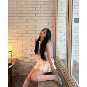 ชุดเซ็ต 2 ชิ้น กางเกงขาสั้น พร้อมผ้ากันเปื้อน แต่งโบว์ x กระโปรงทรงบาน มีตัวอย่างให้ดู สไตล์หวาน แขนกุด ผ้าโพลีเอสเตอร์ชีฟอง ใส่ได้ทุกวัน - Product Image 5