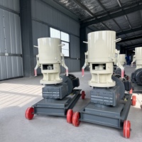 La plus petite machine à granulés de biomasse de 7,5 kW et la machine à granulés d'aliments utilisées pour les expériences avec boîte de vitesses