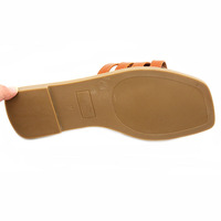 Chaussures de plage plates rétro tout-en-un vêtements d'été 2025 nouvelles pantoufles légères et simples pour femmes résistantes à l'usure de haute qualité