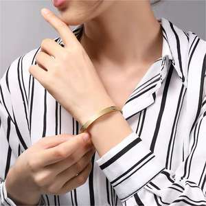 กำไลข้อมือโลหะสแตนเลสชุบทอง18K สลักลายภาษาอาหรับสไตล์คลาสสิก - Product Image 4