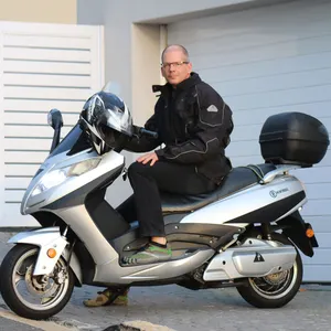 Scooter elettrico di grandi dimensioni Top speed120 Km/h con grandi pacchi batteria da 12KWH