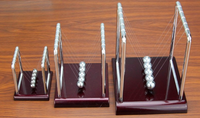Outils pédagogiques de physique et de sciences pour l'école primaire et le collège : Boule de Newton, Pendule de Newton, Gravité
