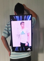 23.8 "pouces Portable LCD sac à dos boîte à lumière panneau d'affichage mobile publicité pour la marche publicités