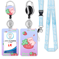 Lanyard Personalisasi MOQ Rendah, Gantungan ID Retraktil Lucu Motif Babi Stroberi dengan Tali Lanyard, Tempat Kartu ID Plastik Kawaii