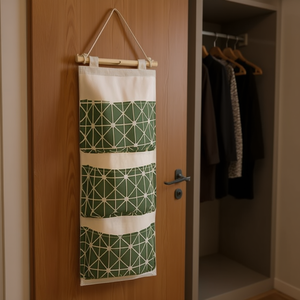 Sac de rangement suspendu vert à trois couches en tissu, organisateur mural pour placard, solution de rangement au design minimaliste en coton - Product Image 2