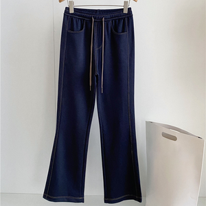 Vaqueros acampanados para mujer, elegantes y con estilo. - Product Image 4