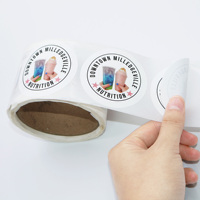 Rouleau d'autocollants en vinyle adhésif personnalisé, durable et imperméable pour étiquettes d'emballage de livraison de boissons/alcoolisés, scellage de logo de marque