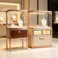 Luxuriöse Roségold-Glasvitrine für Schmuck, LED-Beleuchtung, Lederumwickelte Schublade, Anpassbar, für Hochwertige Juweliergeschäft-Präsentation