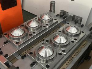 Molde de Inyección de Aire para Preformas de Botellas PET, Acero S136, 72 Cavidades, Sistema de Canales Calientes - Product Image 4