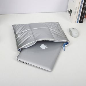 Funda Metálica Acolchada para Laptop, Bolsa Protectora Antigolpes para MacBook, Funda Protectora Suave para Laptop de 14/15.6 Pulgadas - Product Image 2