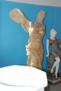 Nouveau Design Beige Marbre Victoire Déesse Statue Classique Marbre Oeuvre Artisanale <span class=keywords><strong>Victoria</strong></span> Déesse Statue Sculpture - Product Image 5