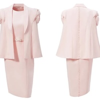 Abrigo de capa a medida Chi personalizado de alta calidad, chaqueta de solapa con chal rosa y hombros acolchados con flores, traje con estilo y vestido ajustado