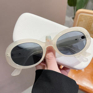 แว่นกันแดดทรงแคทอายสุดฮิต UV400 กรอบ PC รุ่นที่ 3  แบบ unisex พร้อมหมุดตกแต่งสไตล์สตรีท - Product Image 1