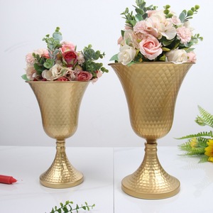 Jarrón de metal dorado retro europeo, maceta para flores, decoración para mesa central de bodas y fiestas - Product Image 1