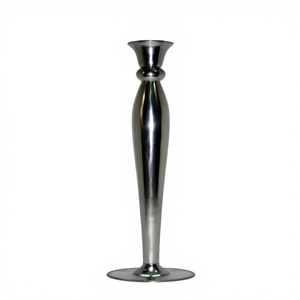 Bougeoirs en aluminium Bougeoirs coniques argentés avec poli brillant Décoratifs pour la maison Dessus de table Salon et chambre à coucher - Product Image 1