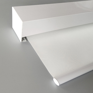 Stores enrouleurs ignifuges à montant carré, filtrant la lumière et protecteurs solaires - Product Image 1