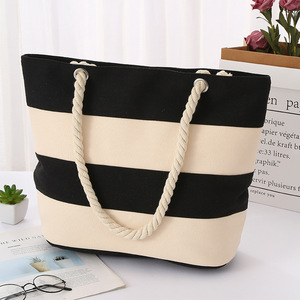 Borsa da Spiaggia Estiva in Tela a Righe <span class=keywords><strong>Bianche</strong></span> e Nere con Manici in Corda, Economica e Promozionale per <span class=keywords><strong>Donna</strong></span> - Product Image 2