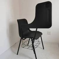 Offre spéciale Fournisseur doré Mobilier scolaire Design moderne Siège en PP Empilable en plastique Table et chaise d'étudiant avec bureau