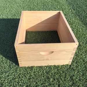 Caja de Colmena de Madera de Pino y Abeto de Doble Capa y 10 Cuadros - Product Image 3