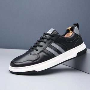 รองเท้าผ้าใบสีขาวสไตล์สปอร์ตแบบสวมใส่สบายสำหรับผู้ชาย หนังแท้ ระบายอากาศได้ดี รุ่นใหม่รับซัมเมอร์ - Product Image 2