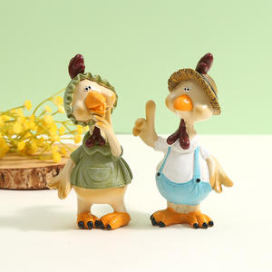 Ornement artisanal en résine mignon de style dessin animé, couple mignon de la campagne américaine, poulet suspendu, ornement de voiture, décoration de jardin - Product Image 3