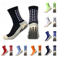 Vente en gros Chaussettes antidérapantes pour le football, le sport et le grip Chaussettes au design personnalisé